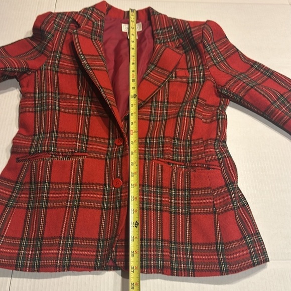 Adoria wool mix red green black plaid jacket with front pockets and 2 button up - Picture 4 of 10